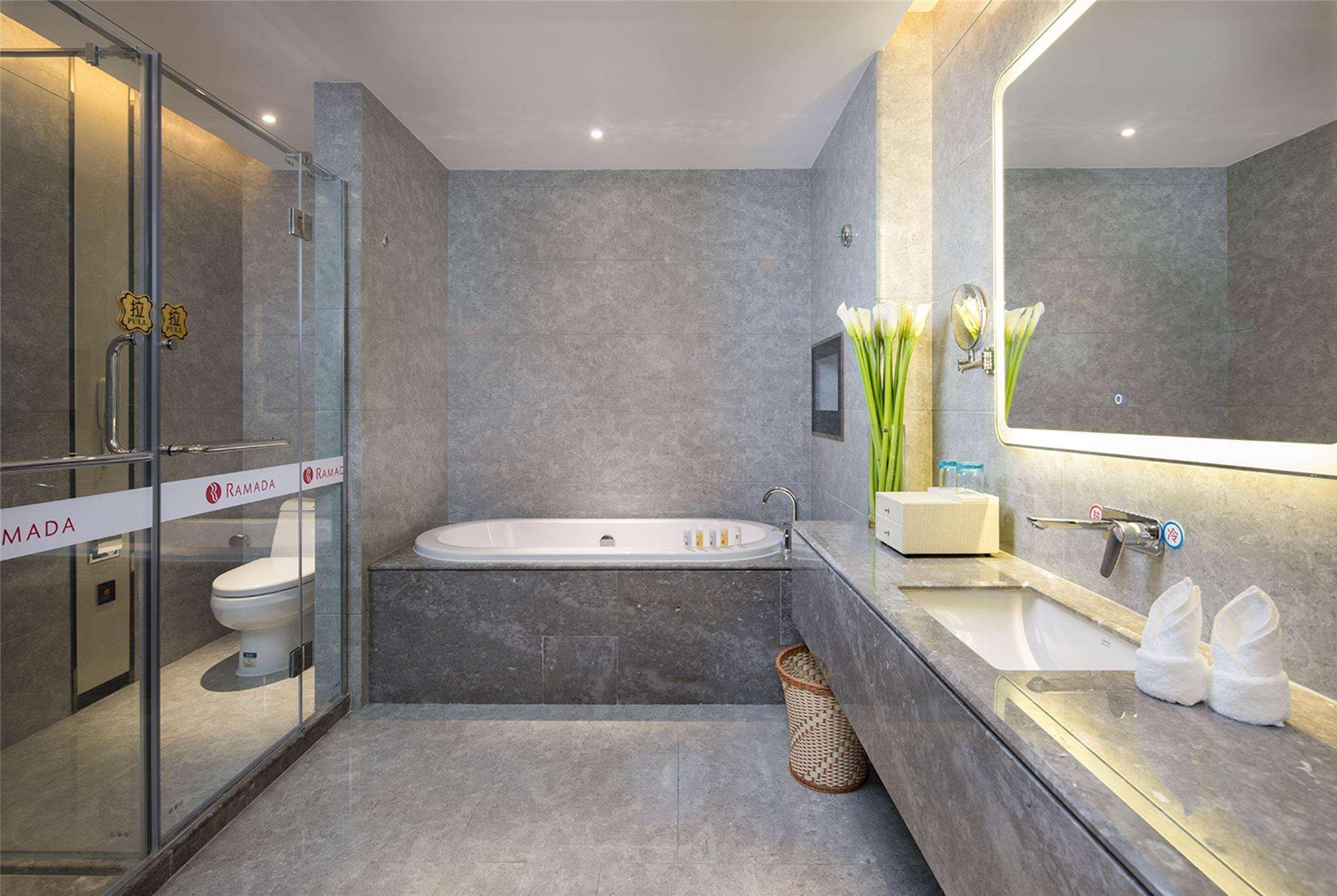 Отель Ramada Shenzhen Baoan Экстерьер фото