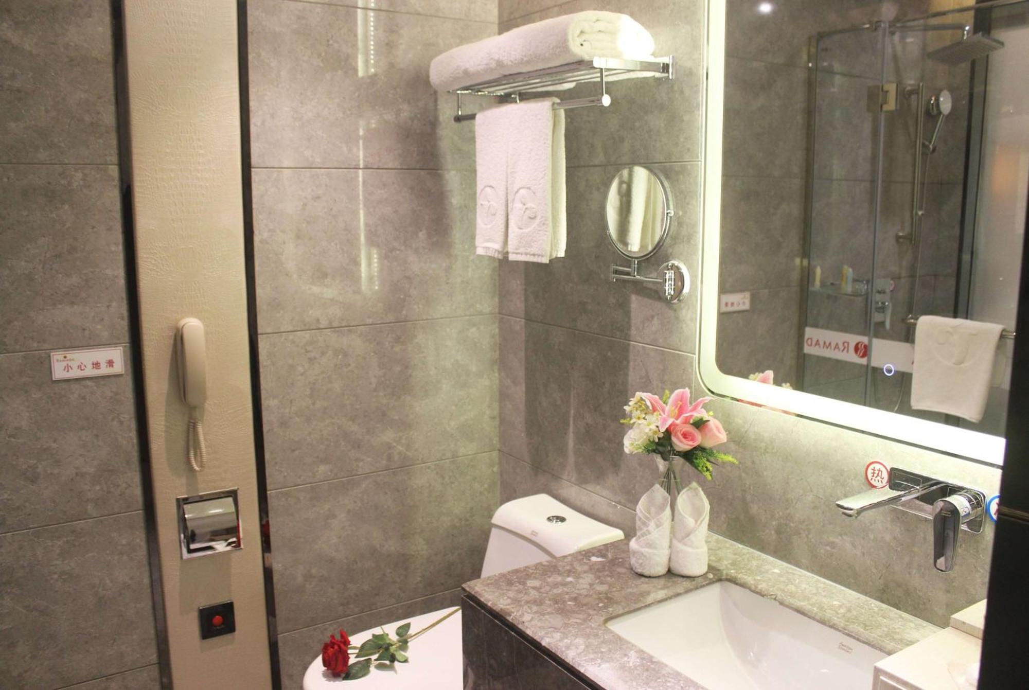 Отель Ramada Shenzhen Baoan Экстерьер фото