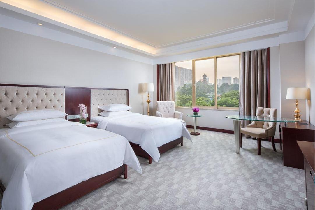 Отель Ramada Shenzhen Baoan Экстерьер фото