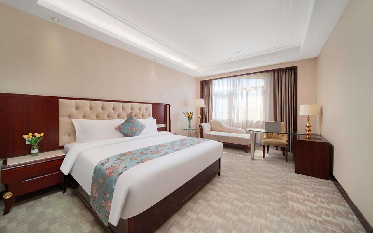 Отель Ramada Shenzhen Baoan Экстерьер фото
