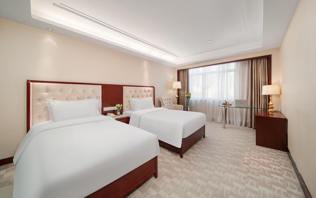 Отель Ramada Shenzhen Baoan Экстерьер фото