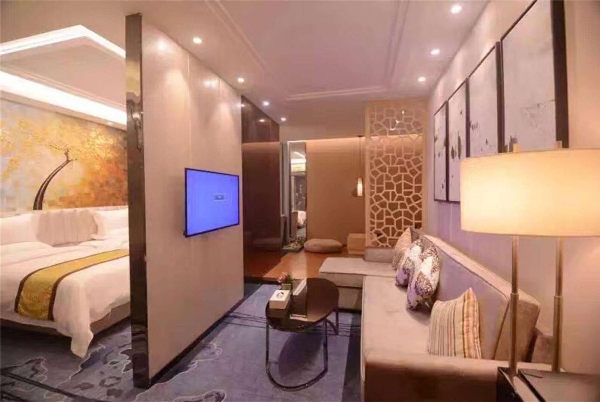 Отель Ramada Shenzhen Baoan Экстерьер фото
