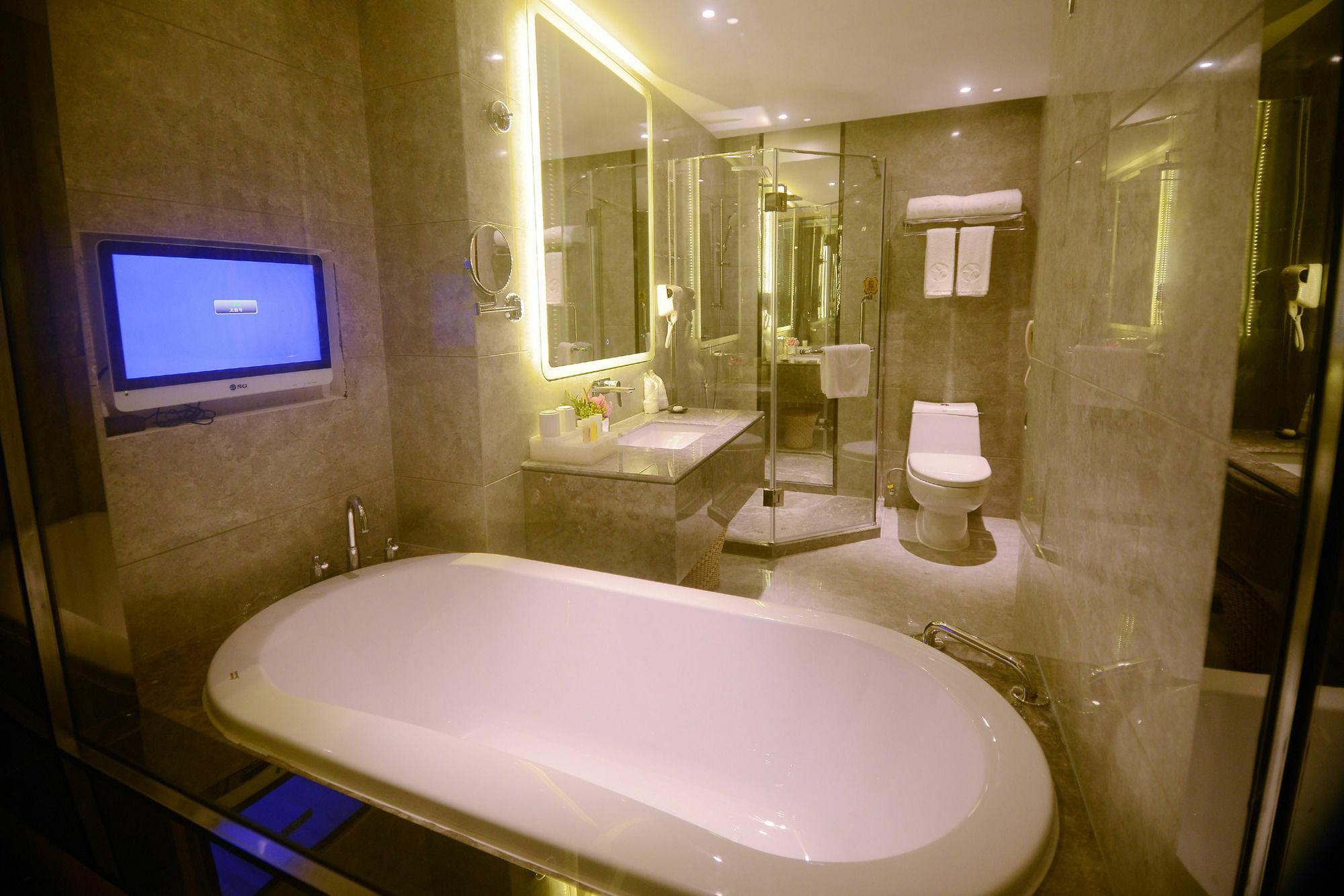 Отель Ramada Shenzhen Baoan Экстерьер фото